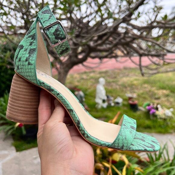 Vince Camuto MEJORLA Two-Piece Heeled Sandal Sz 8 WIDE in Green Cotia Snake - Picture 1 of 12